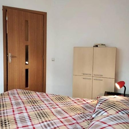 Spacious Flat, With Free Parking & Air Conditioning Floresti  Exterior photo