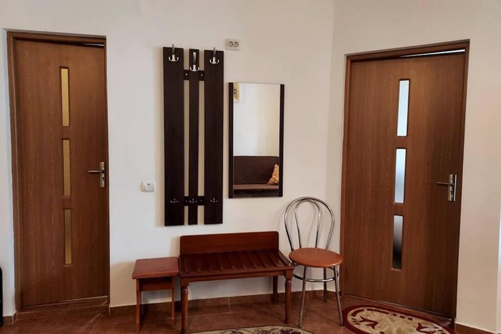 Spacious Flat, With Free Parking & Air Conditioning Floresti  Exterior photo