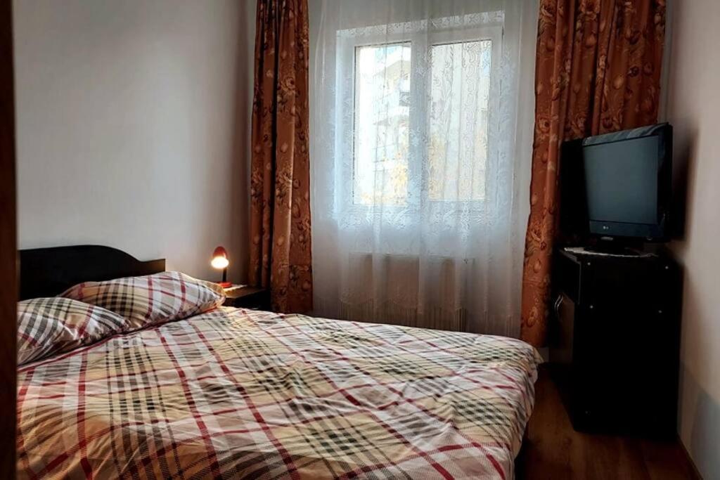 Spacious Flat, With Free Parking & Air Conditioning Floresti  Exterior photo