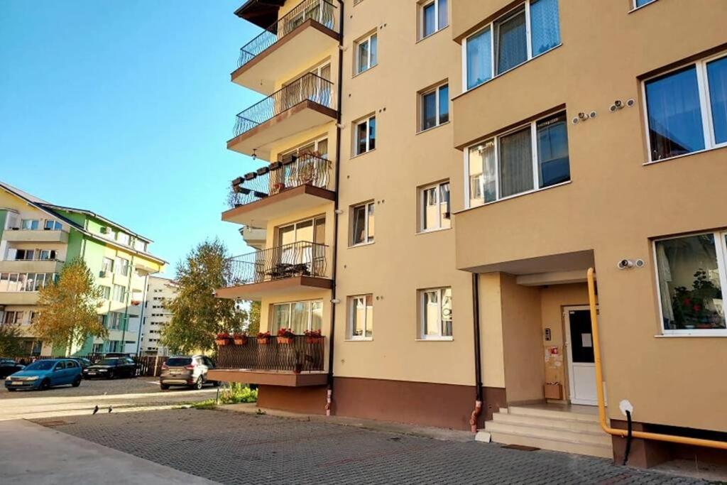Spacious Flat, With Free Parking & Air Conditioning Floresti  Exterior photo