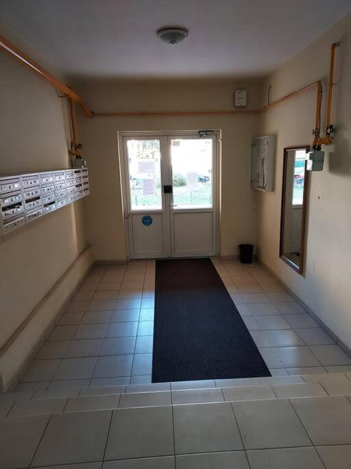 Spacious Flat, With Free Parking & Air Conditioning Floresti  Exterior photo