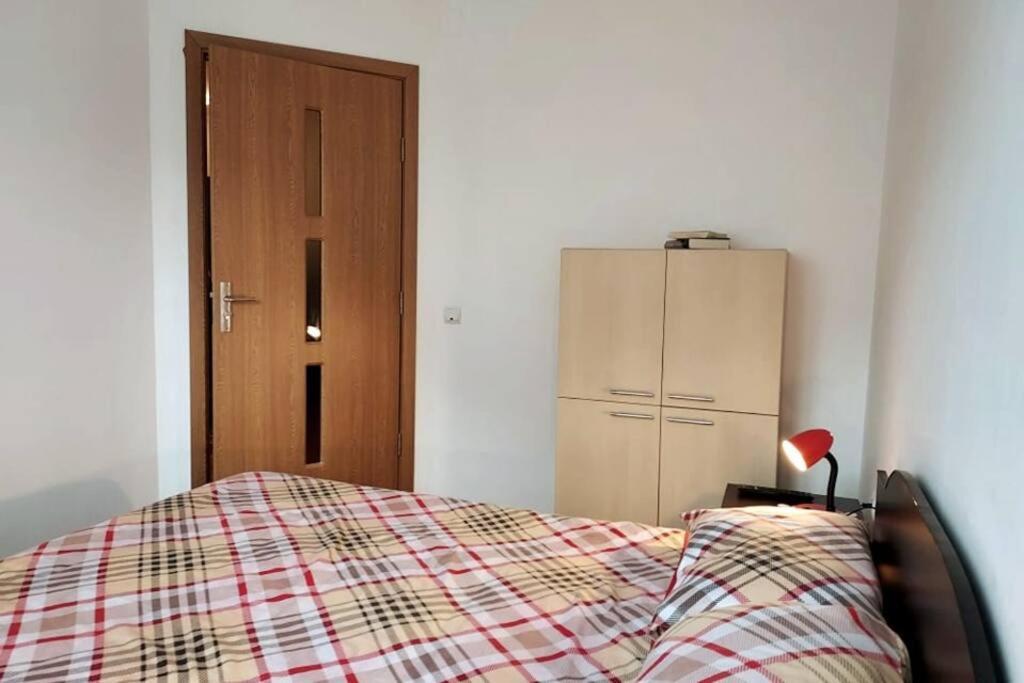 Spacious Flat, With Free Parking & Air Conditioning Floresti  Exterior photo