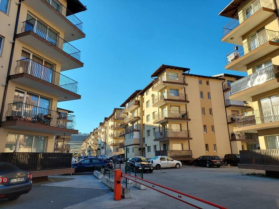 Spacious Flat, With Free Parking & Air Conditioning Floresti  Exterior photo